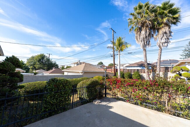 Building Photo - 233 W 64th St