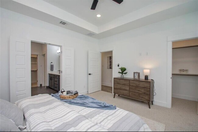 Building Photo - 5823 Highland Sky Ln