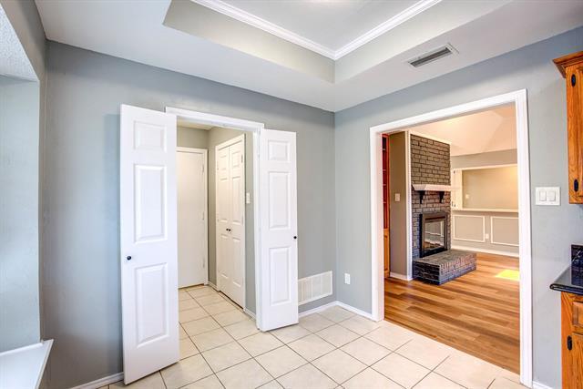 Building Photo - 3914 Meadow Dr