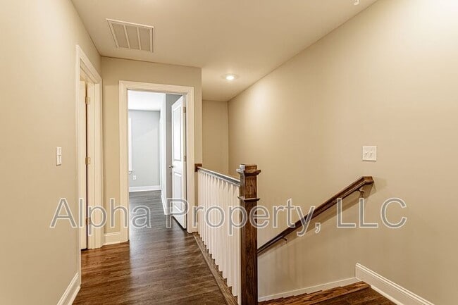 Building Photo - 18 Alderly Wy