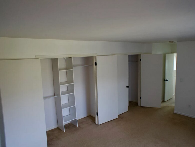 Building Photo - 2289 Bedford St