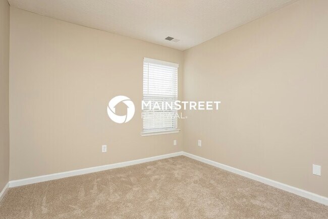 Building Photo - 4 Bedroom Pet-Friendly Home in Douglasville, GA with Main Street Renewal