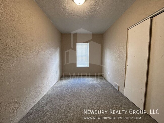 Building Photo - 39 Hickory St