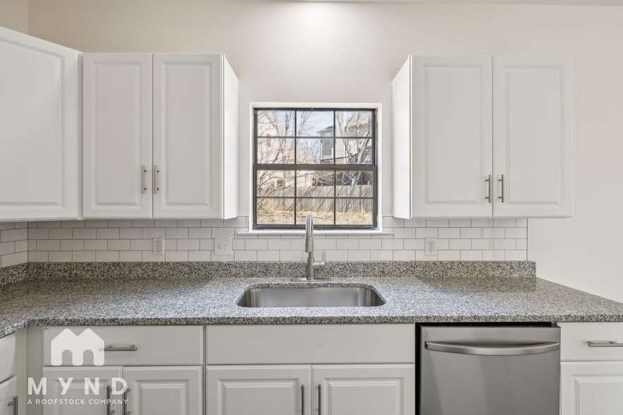 Building Photo - 1121 Holt Hills Pl
