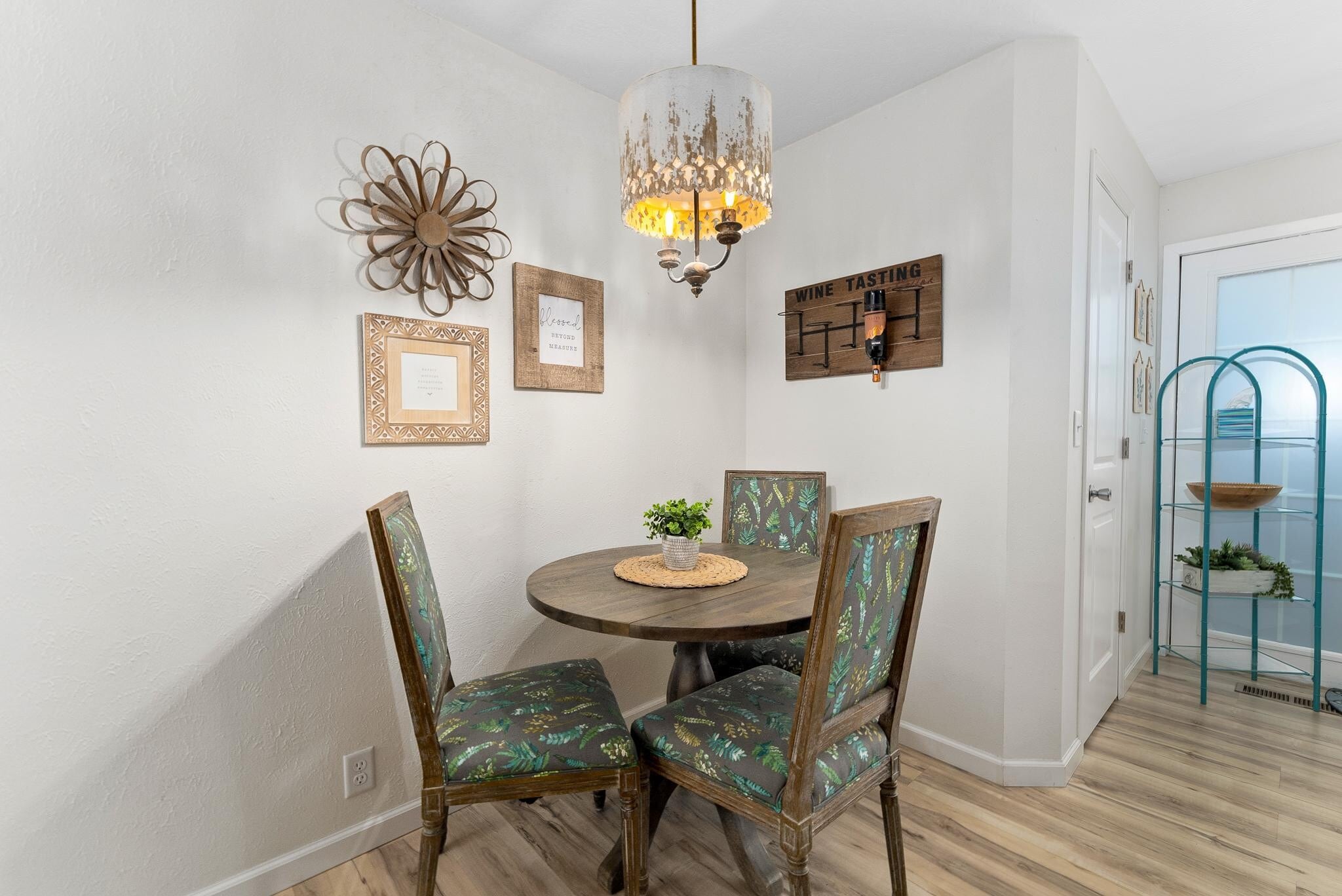 Building Photo - 1304 E Sylvan Cir