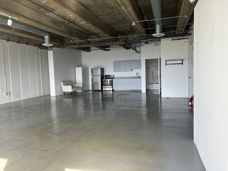 Building Photo - 2404 Wilshire Blvd