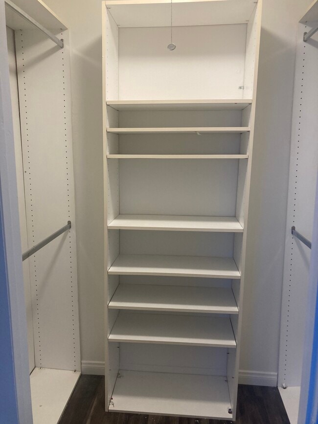 Designer closets - 736 Center Plz