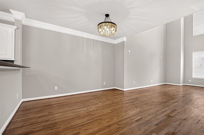 Building Photo - 1513 Roy St