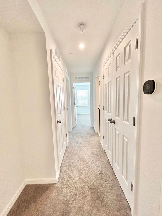 Building Photo - Luxurious 3/2.5 Modern Townhome with a Pri...