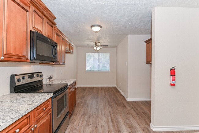 Building Photo - 3 BEDROOM HOUSE FOR LEASE