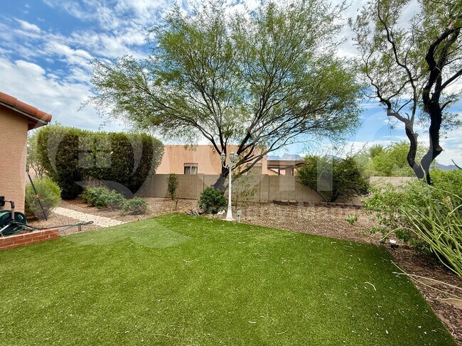 Building Photo - 144 E Mesquite Crest Pl