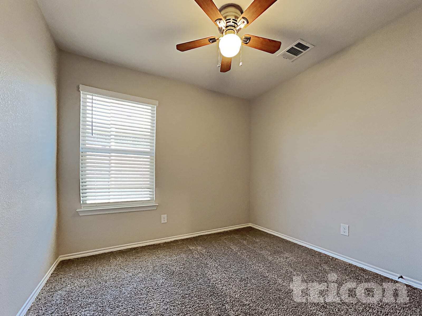 Building Photo - 1904 Strongbark Dr