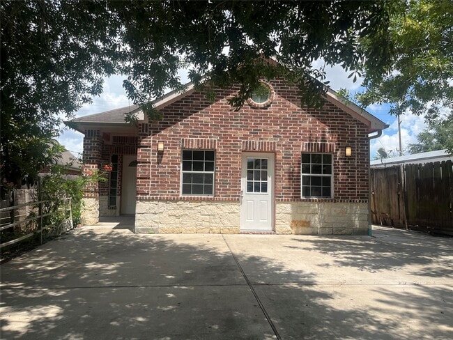 Building Photo - 6430 Skyview Dr