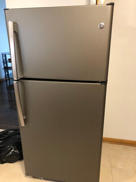 fridge - 5755 W Lawrence Ave