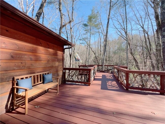 Building Photo - 532 Highland Trail