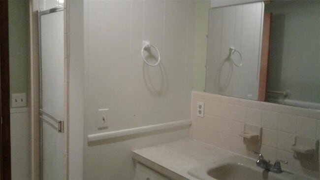 Building Photo - 2432 Rhonda Dr