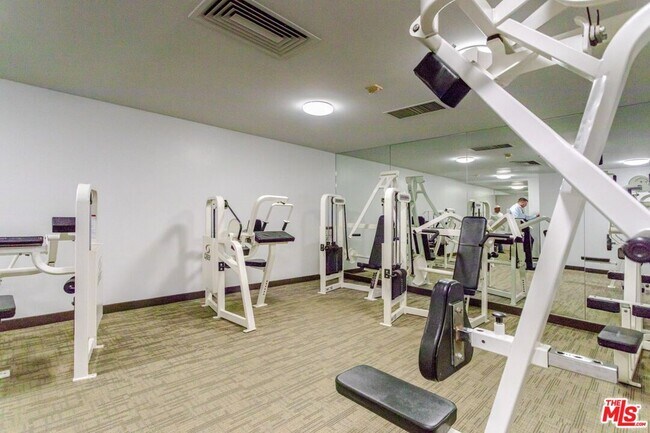 Building Photo - 800 W 1st St