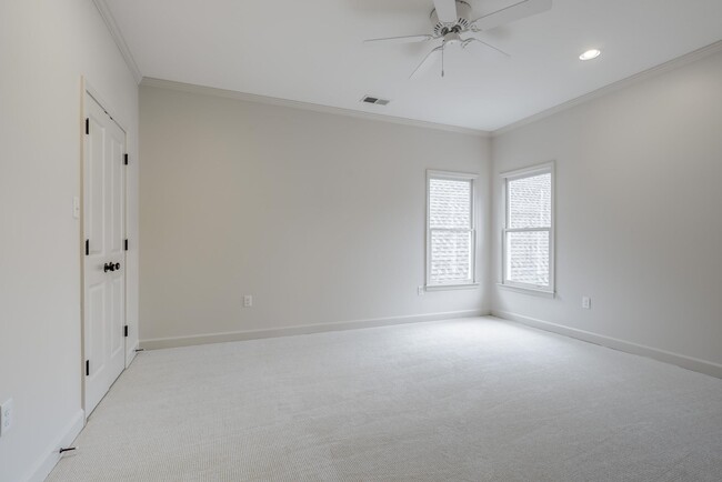 Building Photo - 455 Oma Cove