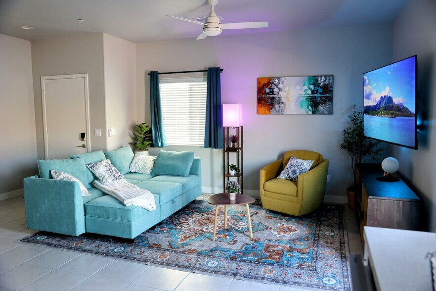 Building Photo - 13826 Caliente Dr