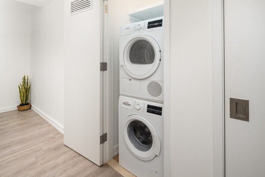 Building Photo - 140 Fulton St