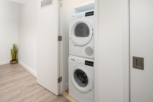 Building Photo - 140 Fulton St