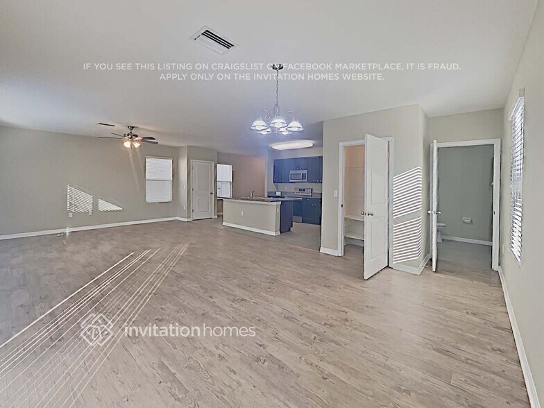Building Photo - 5004 San Palermo Dr
