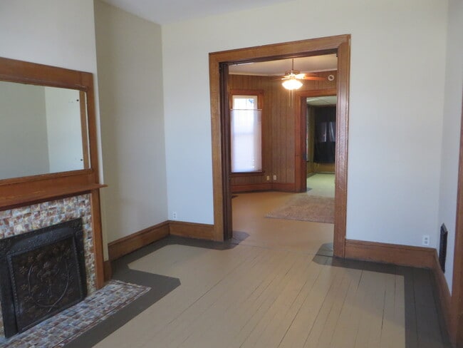 Building Photo - 5 Bedroom Home in the very core of Downtown (West Central, Downtown)