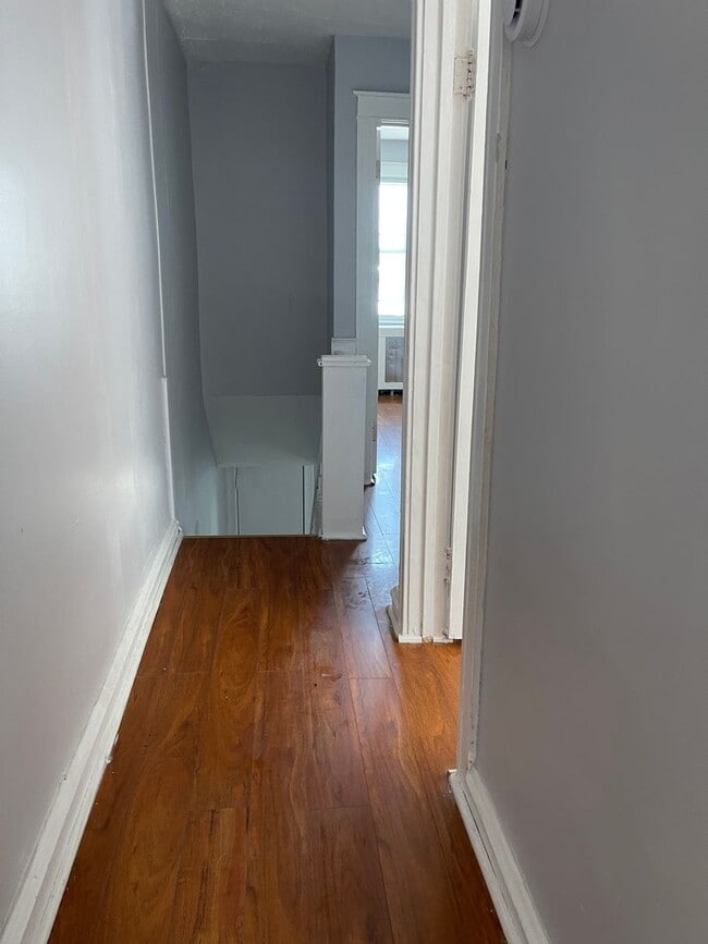 Building Photo - Lovely 3-bedroom townhome near 69th St.