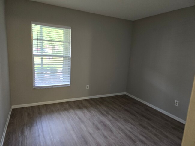 Building Photo - Come check out this lovely first floor con...