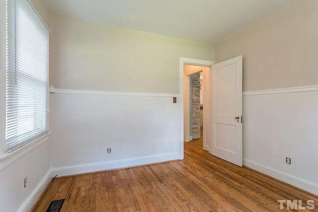 Building Photo - 2602 Wayland Dr