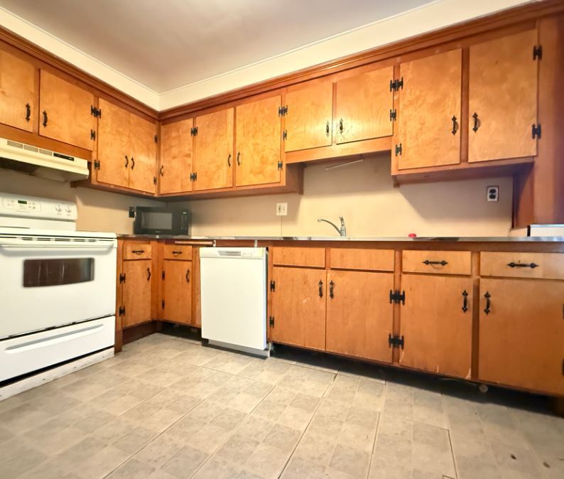 Building Photo - 193 Mount Auburn St