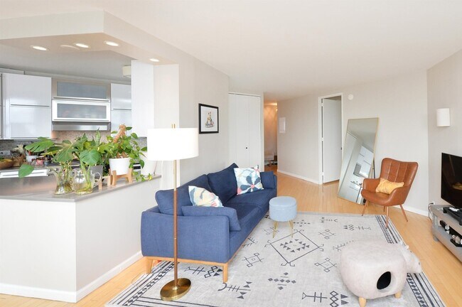 Building Photo - 7000 Boulevard