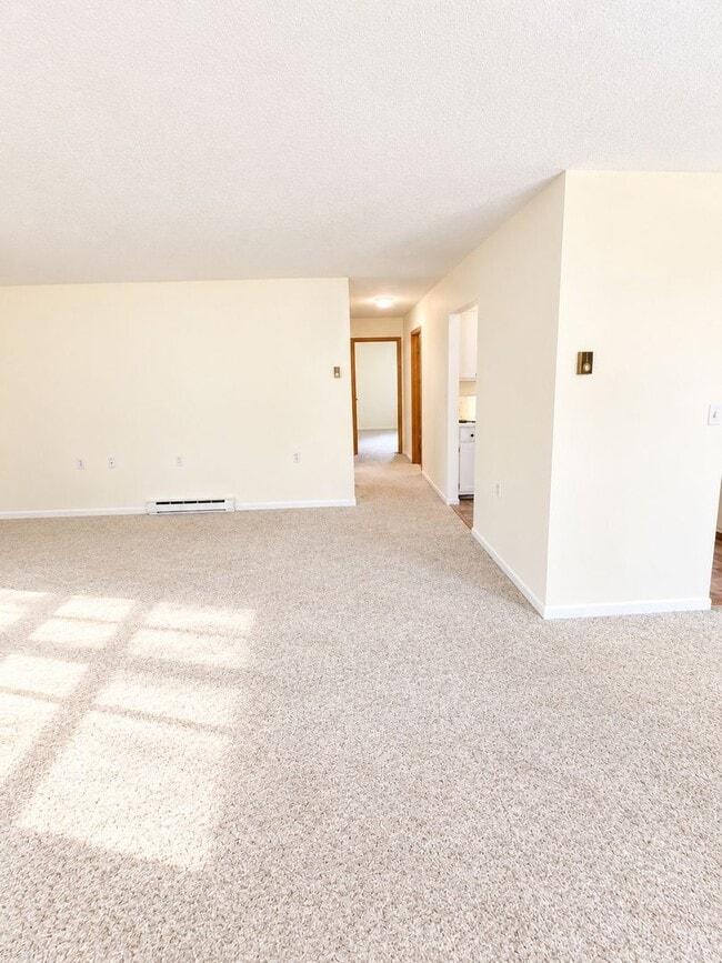 Building Photo - 50 Hawthorne Cir