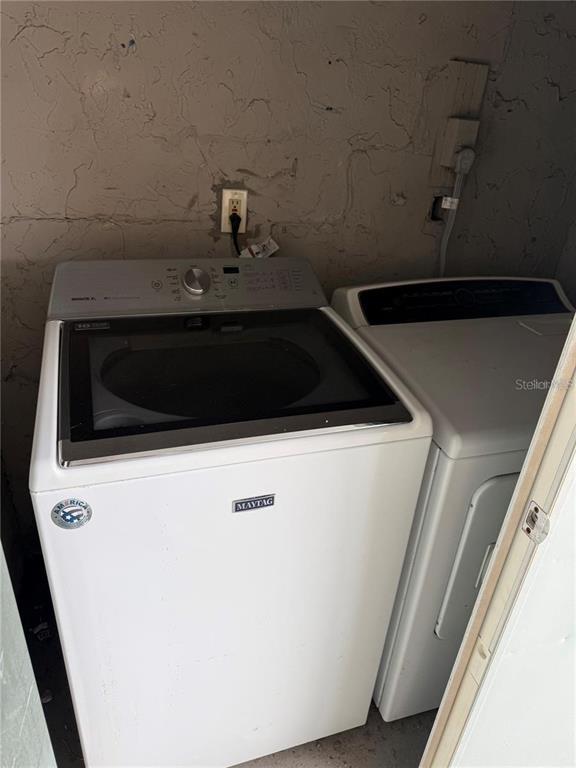 Building Photo - 7210 N Manhattan Ave