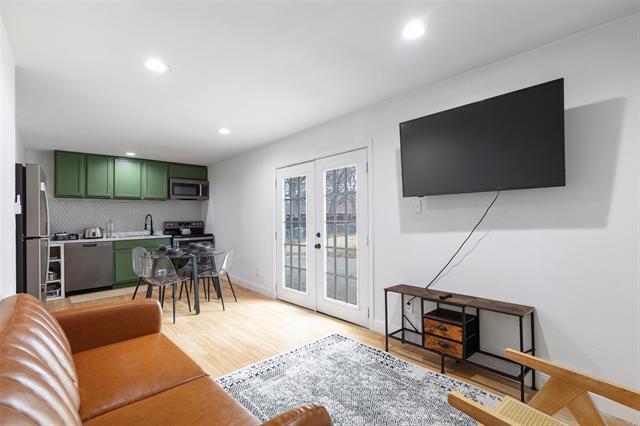 Building Photo - 8633 Westglen Dr