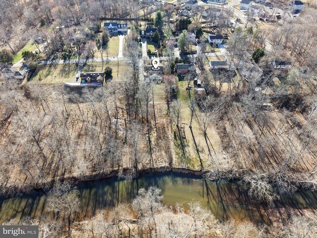 Building Photo - 7409 Lake Dr