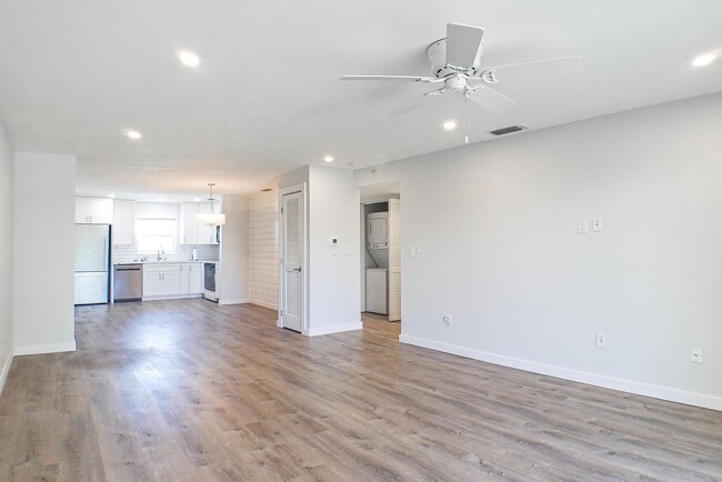 Building Photo - Fully remodeled 2-bedroom, 2-bathroom cond...