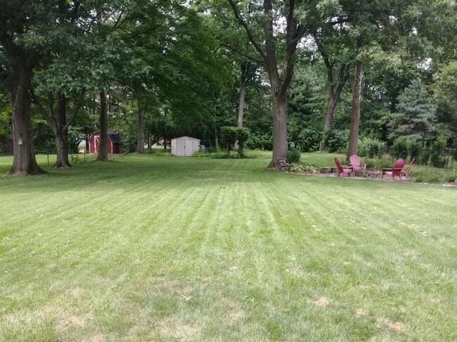 Building Photo - 8424 Holiday Hills Dr