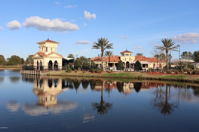 Building Photo - 660 Porta Rosa Circle