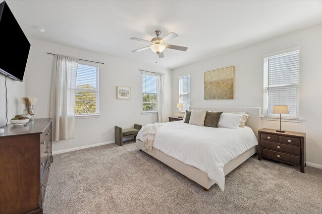 Building Photo - 9804 Rugged Oaks Dr