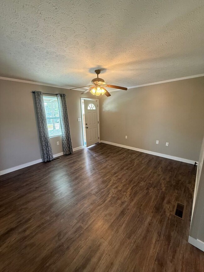 Building Photo - 264 Peterson Ave