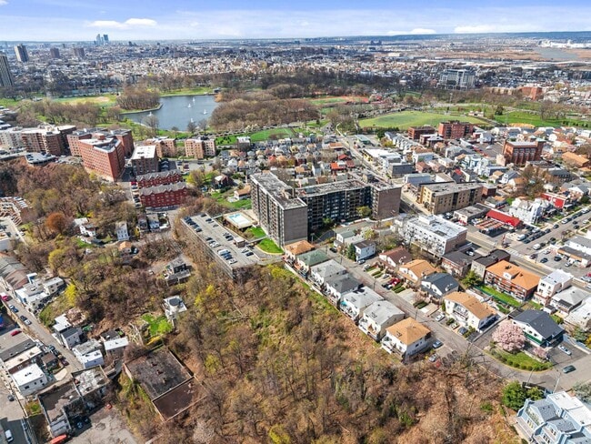 Building Photo - 9060 Palisade Ave