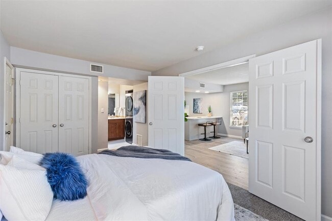 Building Photo - 7685 Northcross Dr