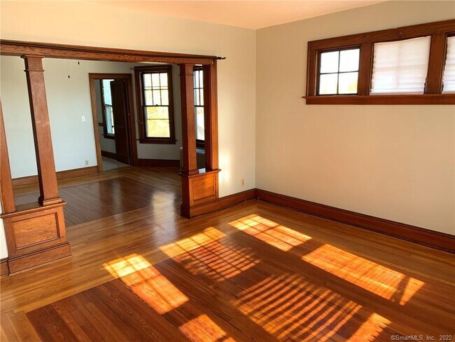 Building Photo - 75 Ridgewood St