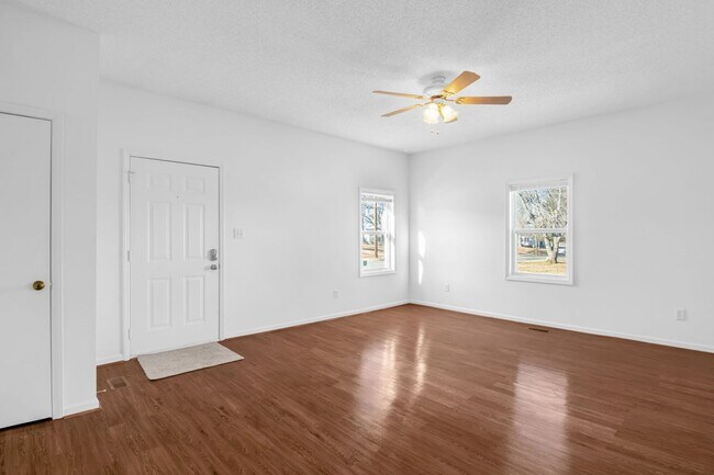 Building Photo - Cozy Home located in Greensboro