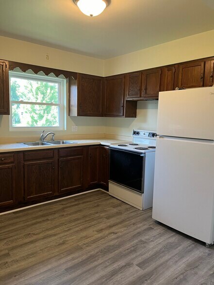 Primary Photo - 108 W South St