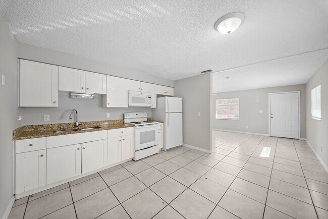 Building Photo - 5537-5539 10th Ave