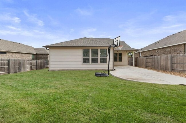 Building Photo - 104 Scenic Hills Cir