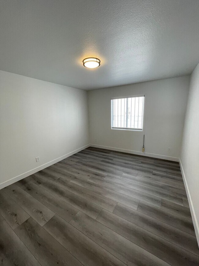 Building Photo - 206 S Rose Ave