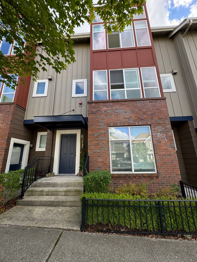 Primary Photo - 2455 NE Park Dr